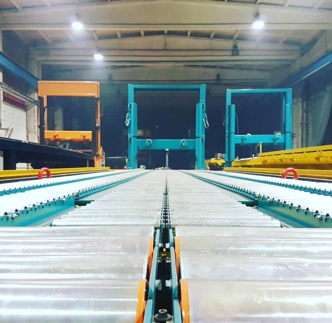 Industrial conveyor tunnel