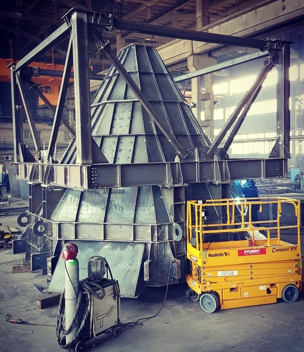 Large steel structure assembly